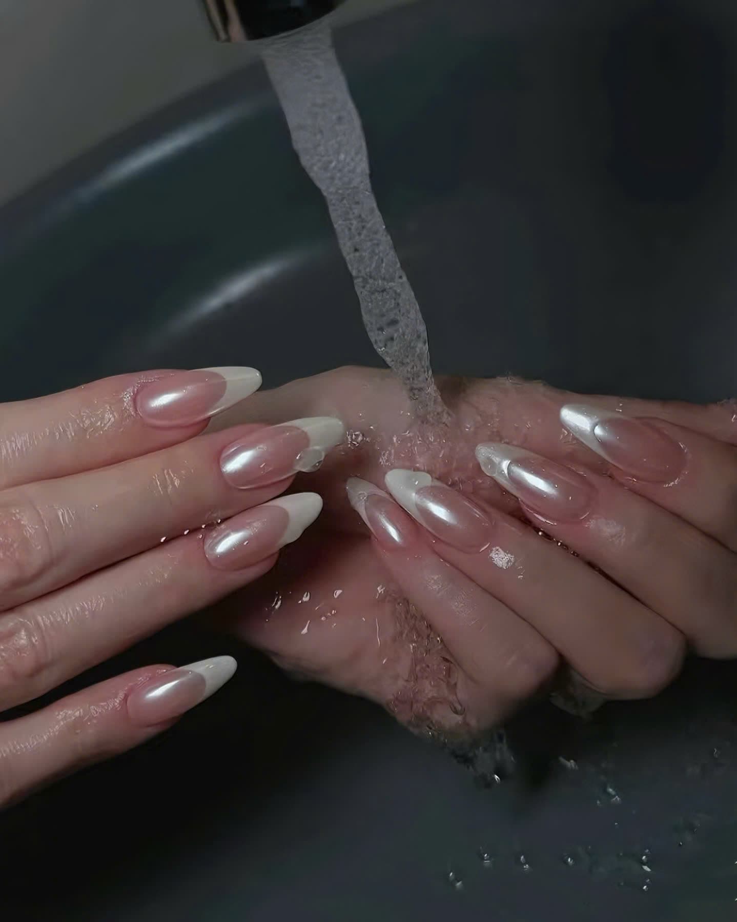 Mẫu nail french xu hướng tại Umee Nails Studio Phú Nhuận