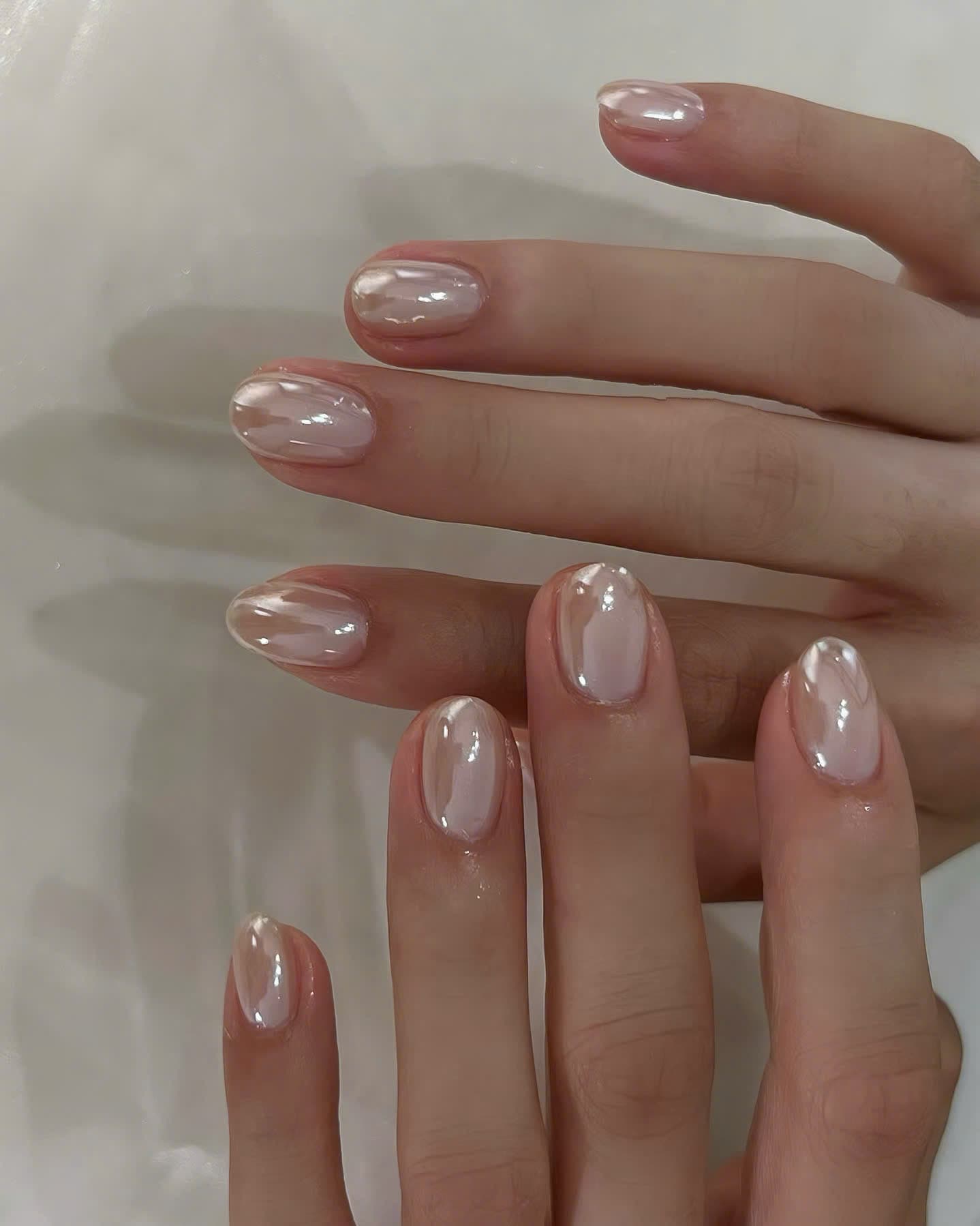 Mẫu nail tráng gương xu hướng tại Umee Nails Studio Phú Nhuận